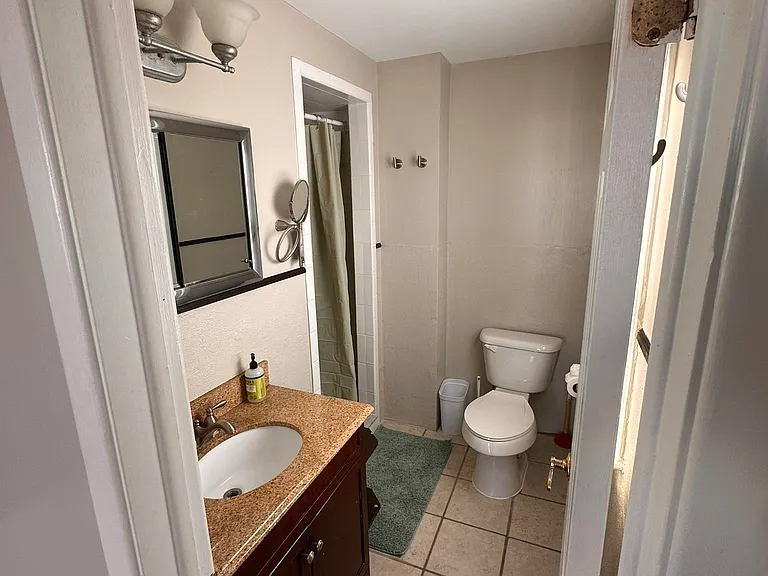 611 N Delavan Ave — Photo 16
