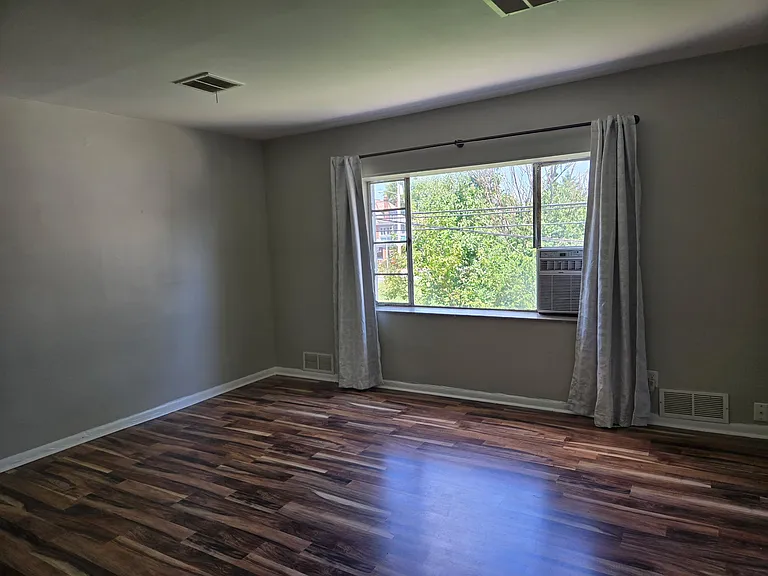 220 S Champion Ave #6 — Photo 2