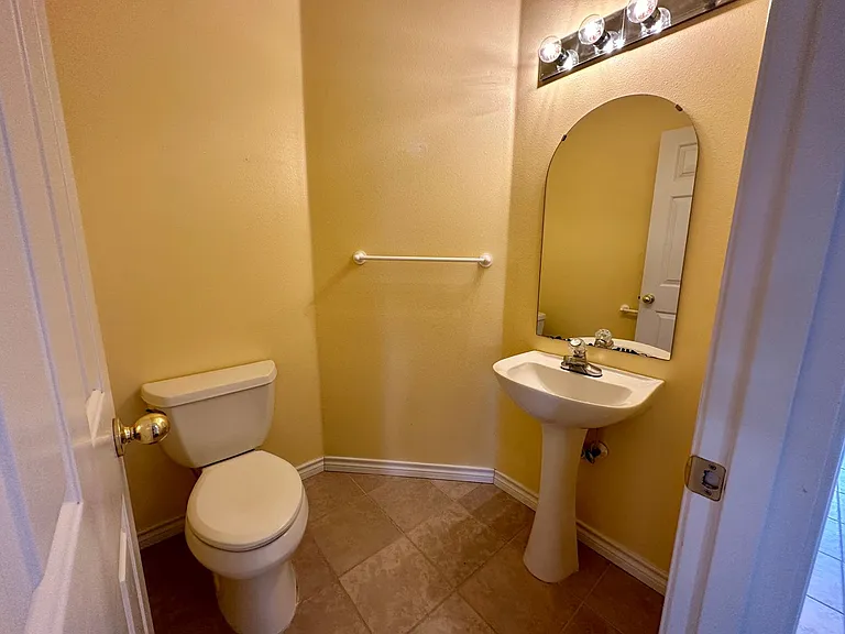 483 Yellowstone Dr S — Photo 11