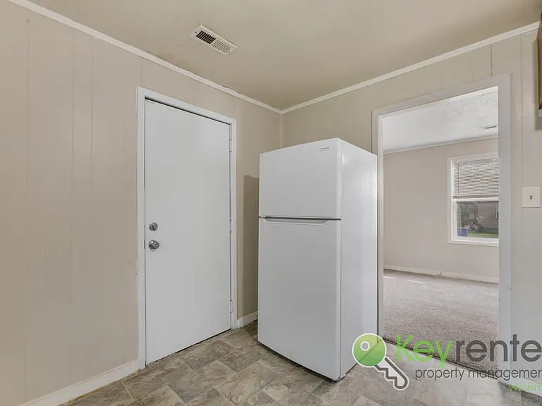 E Whitney Ln Duplex — Photo 11
