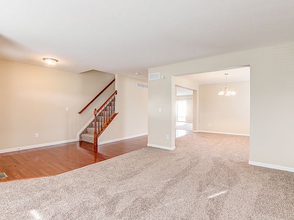 4th image of 601 Windsor Ct