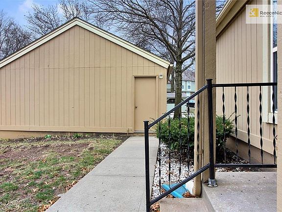 Detached  1 1 car garage just steps away from front door.