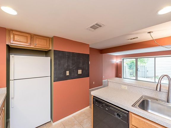3rd image of 736 Watersedge Dr