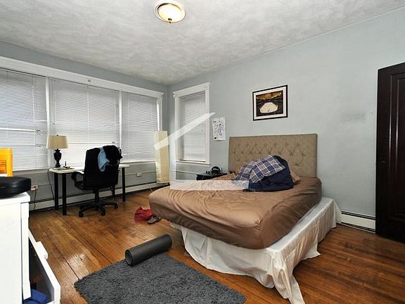 4th image of 215 Saint Paul St #17HW