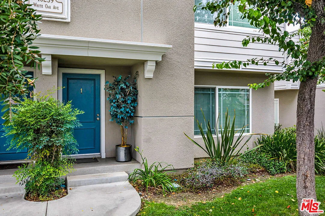 3 bed, 3.0 bath, 1423 sqft, $3,800 — Photo 2
