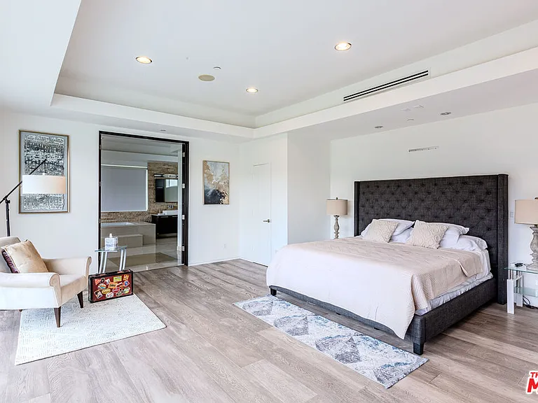 12148 Travis St — Photo 1