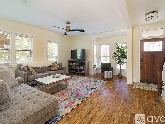 4th image of 10 Greenridge Pl