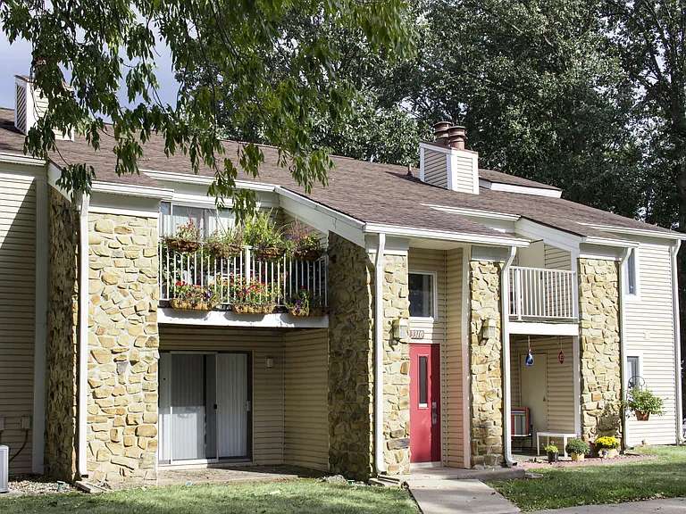 Twyckenham Apartments — Photo 13