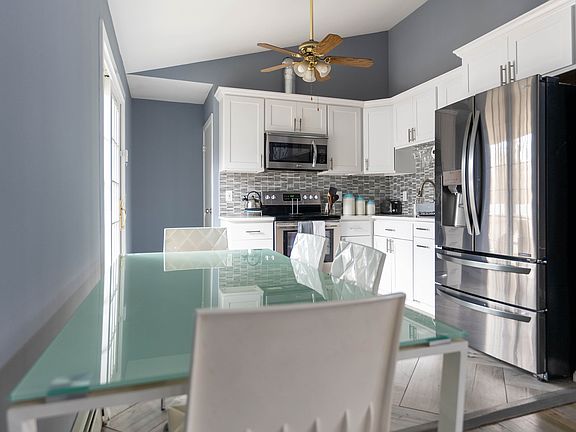 4th image of 16 Bowling Green Pl
