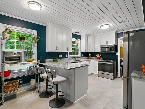3rd image of 8 Settlers Ln