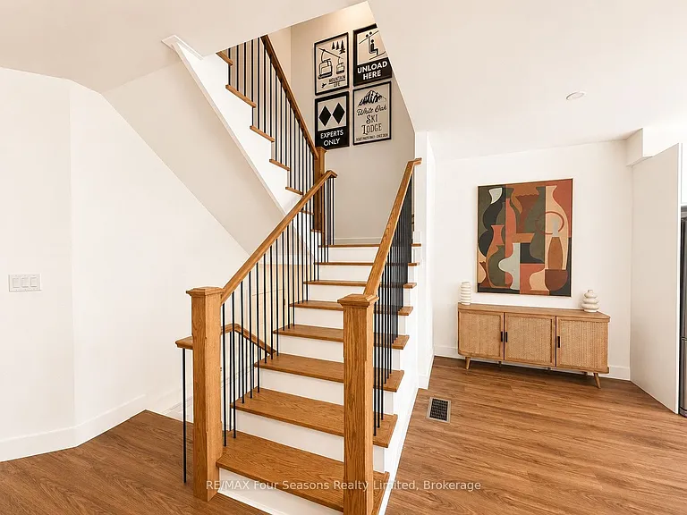 137 White Oak Cres — Photo 9