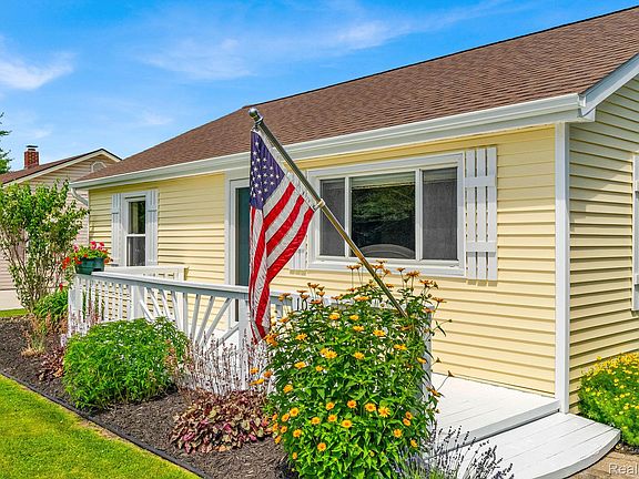 5th image of 1020 Capac Rd