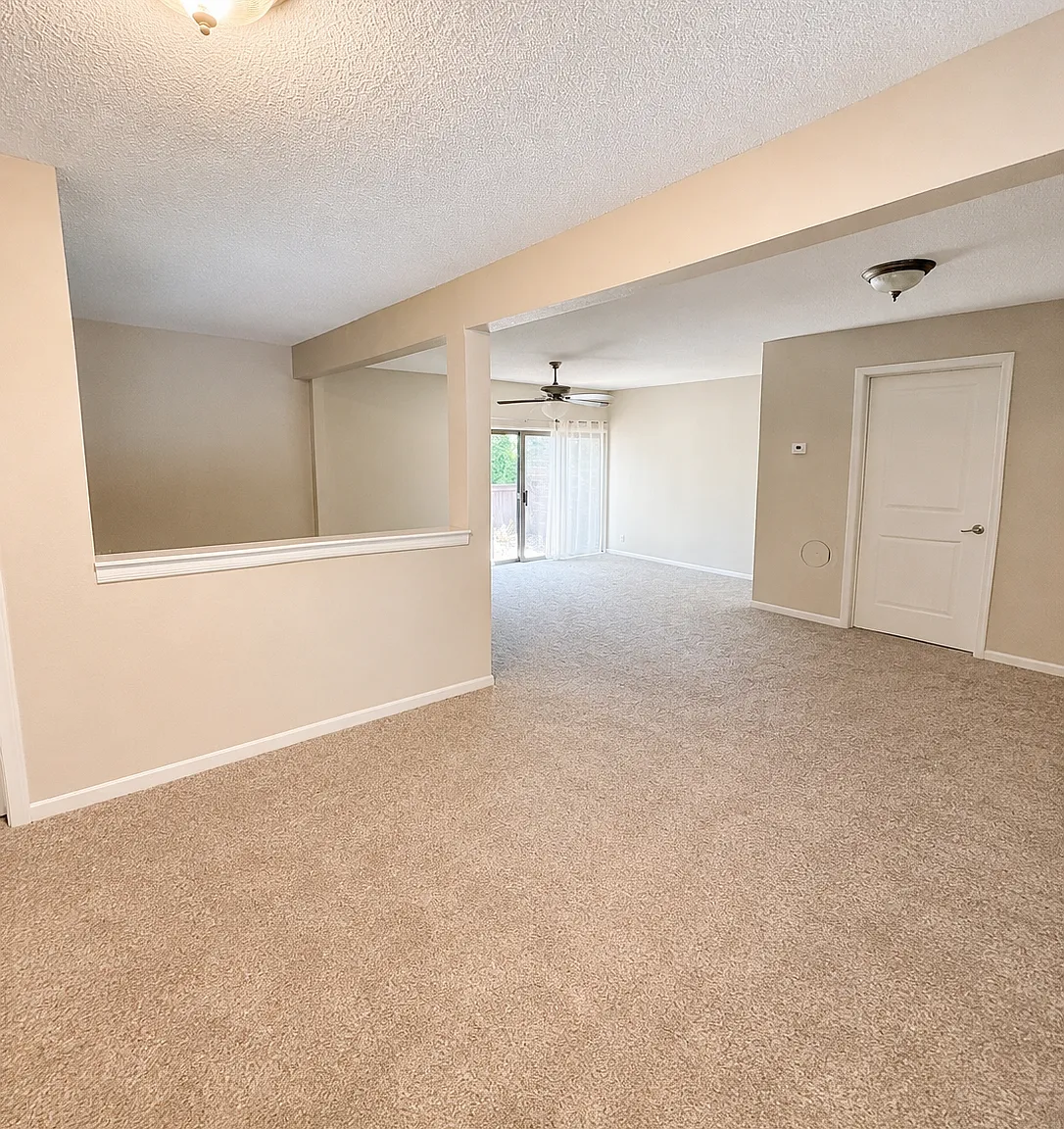 1810 Lindenwood — Photo 1