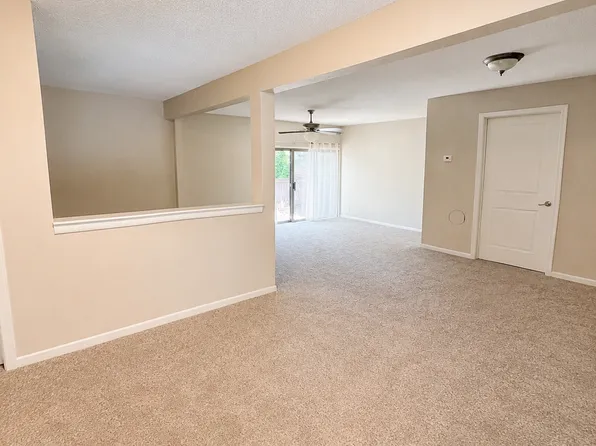 1810 E 97th St #1810, Kansas City, MO 64131