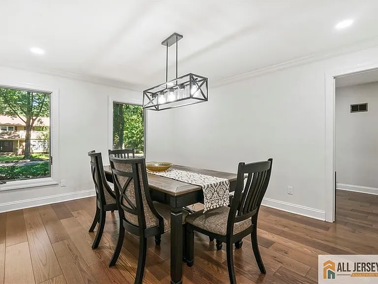 16 Phyllis Pl — Photo 15