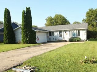 417 Pembroke Rd SW, Poplar Grove, IL 61065