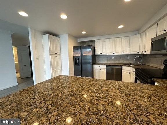 3rd image of 1401 Pennsylvania Ave #1504-1505