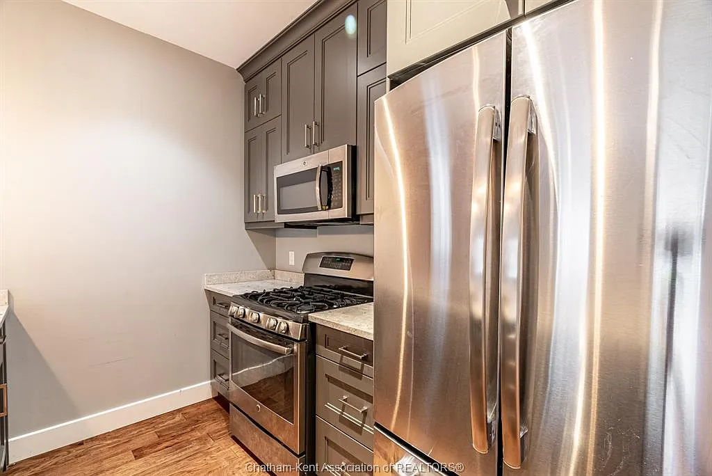 2 bed, 1.5 bath, $2,050 — Photo 4