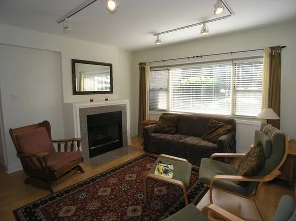7511 N Damen Ave APT Dg, Chicago, IL 60645
