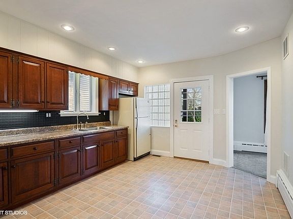 5th image of 7932 Westwood Dr