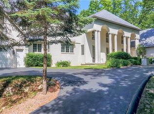 12149 Indian Oak Dr, Fenton, MI 48430