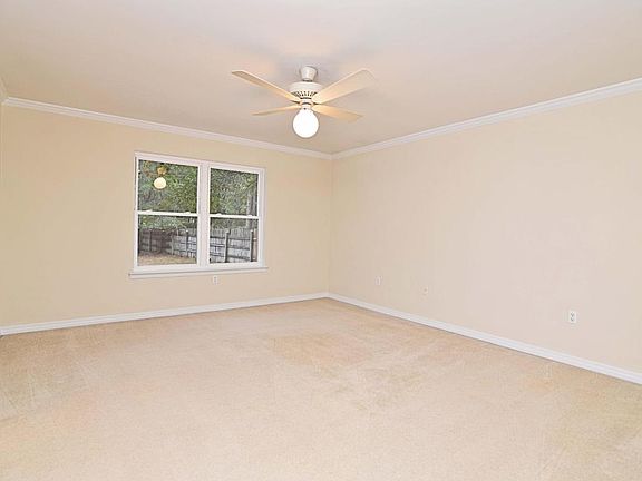 5th image of 102 Oakwood Cir