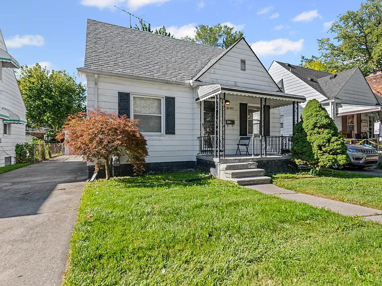 20220 Kenosha St — Photo 2