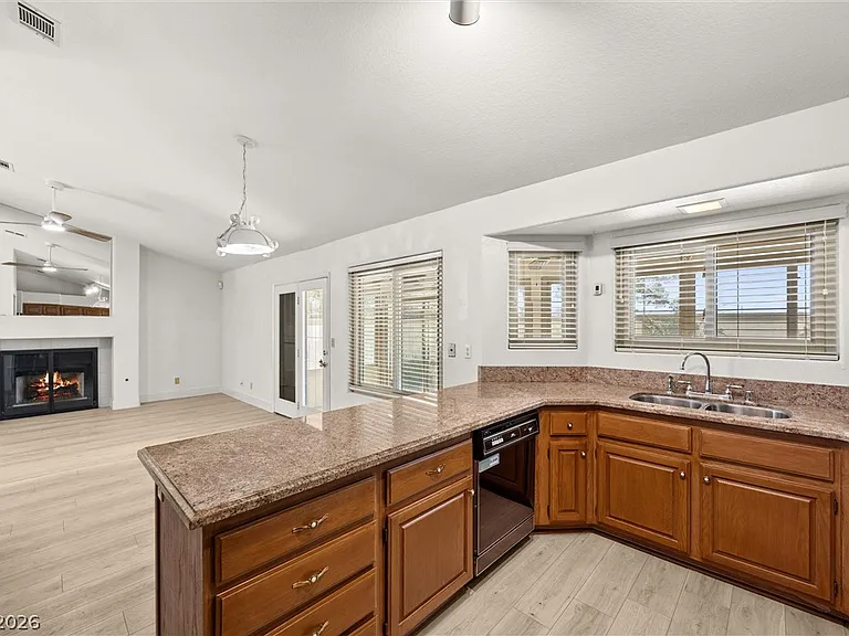 360 Humboldt North Dr — Photo 19