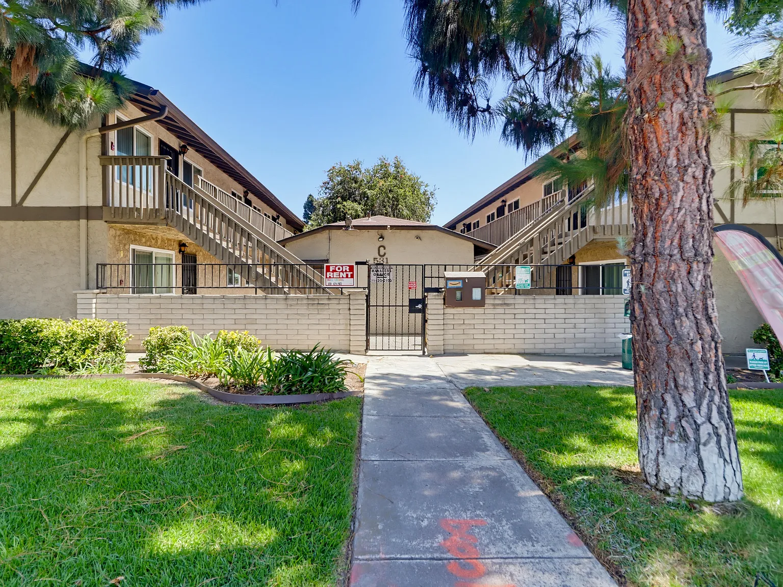Moss Garden Apartments — Photo 1