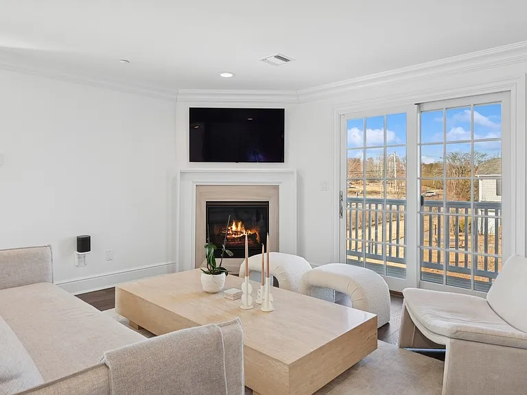 3 Village Green Dr — Photo 5