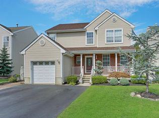 4 Skyline Dr, Hazlet, NJ 07730