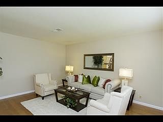 3rd image of 944 Lanewood Dr