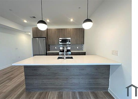 5th image of 2033 E Lehigh Ave Unit 33B