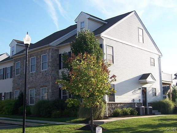 2nd image of 1787B Chateau Pl
