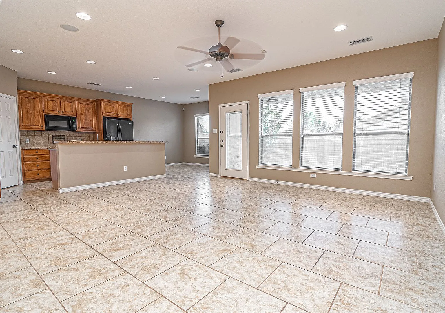 5513 Rio Grande Avenue — Photo 3