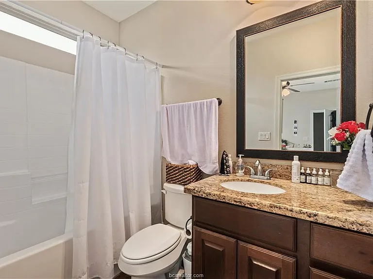 413 Ash St #411 — Photo 8