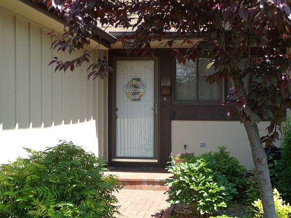 4th image of 37 Westwood Ct