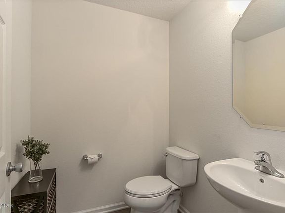 5th image of 19 Trellis Bay Dr