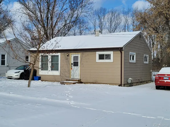 1397 Webber Ave, Burton, MI 48529