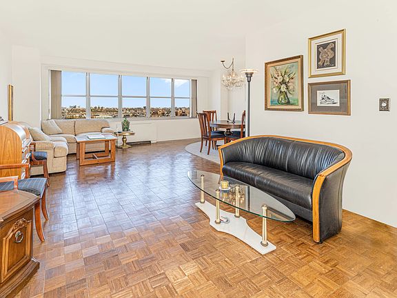 3rd image of 555 Kappock St APT 11S