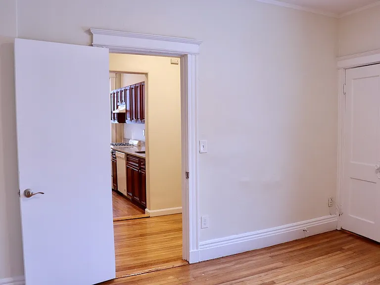56 Queensberry St #7 — Photo 13
