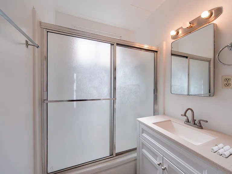 1303 Lyndon St — Photo 10