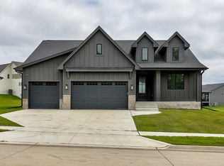 4009 NW 181st St, Clive, IA 50325