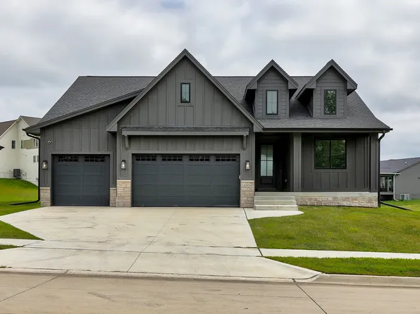 4009 NW 181st St, Clive, IA 50325