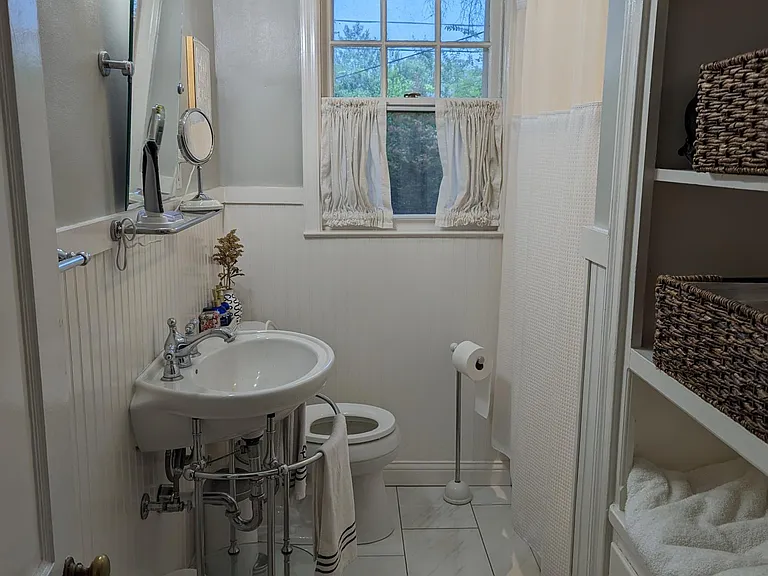 3572 Kenwood Ave — Photo 9