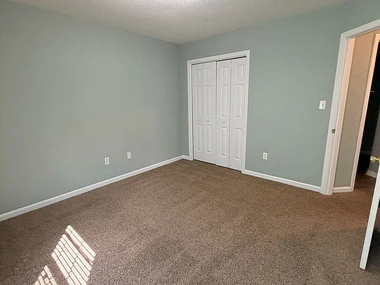 412 Sproles Ave E — Photo 16
