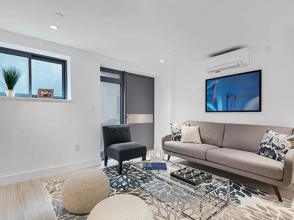2 bed · 2 bath · 1,015 ft² in Long Island City, Queens