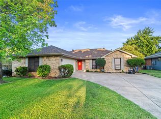 710 Tanbark Dr, Euless, TX 76040