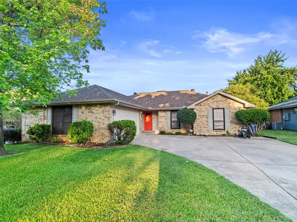 710 Tanbark Dr, Euless, TX 76040