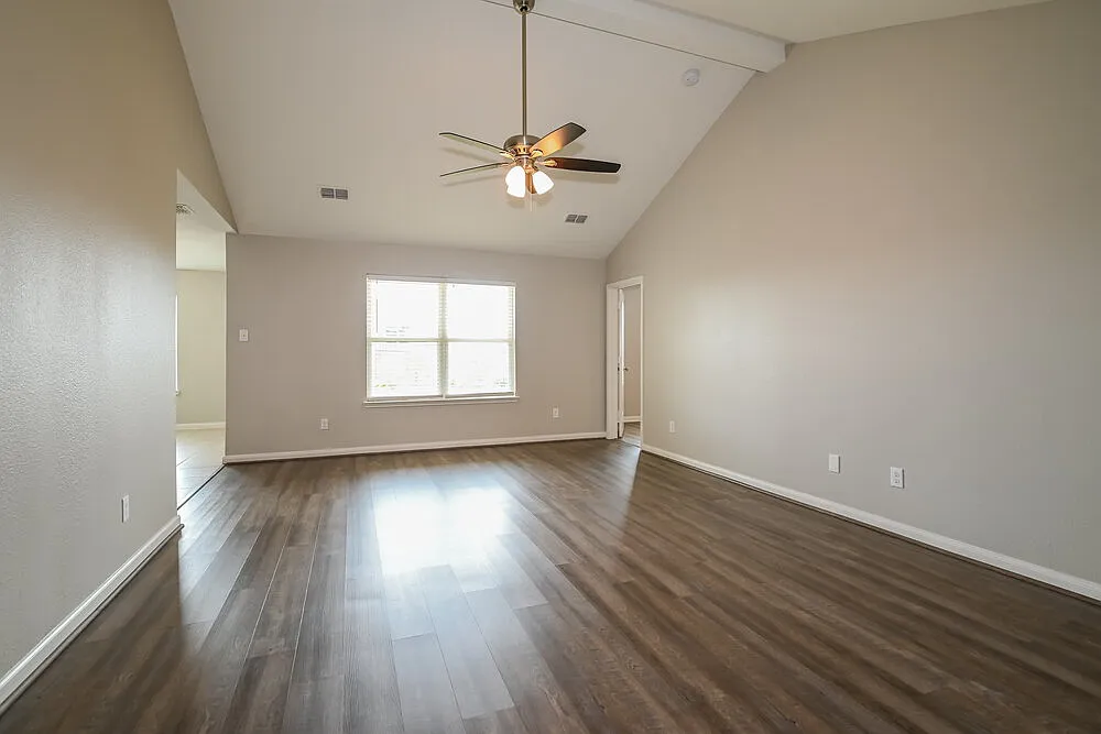 4 bed, 2.0 bath, 1700 sqft, $2,610 — Photo 4